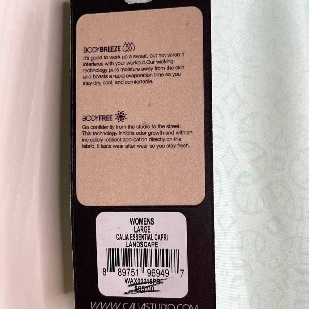 NWT CALIA Essential Mid-rise Capri Leggings (Mint Landscape) - Large